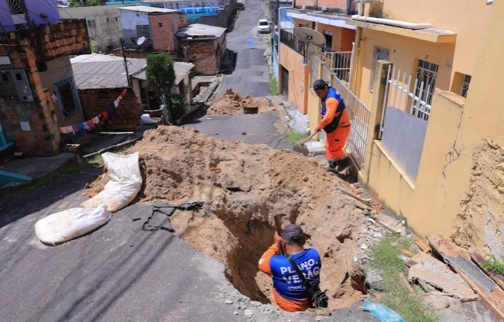 Petrópolis recebe recuperação de rede de drenagem profunda da prefeitura na rua Nova Olinda