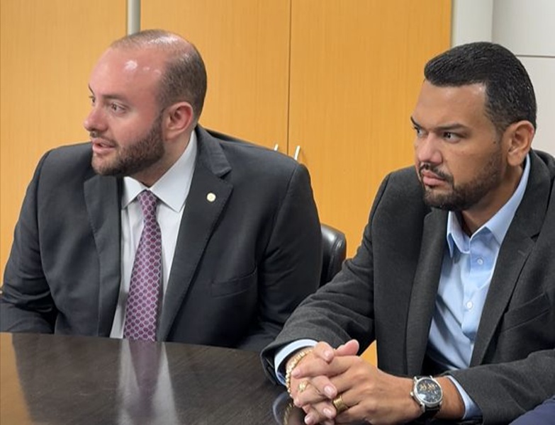 Deputado Fausto Jr. se reúne com prefeito de Beruri no Ministério da Integração para tratar da construção de casas no município
