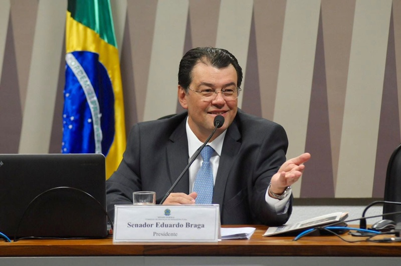 O senador Eduardo Braga afirmou que não é mais possível aceitar distorções e falta de transparência no sistema financeiro brasileiro.