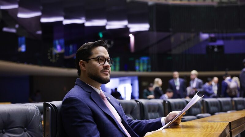 Na Câmara, Adail Filho vota por mais proteção, saúde e direitos para as mulheres amazonenses