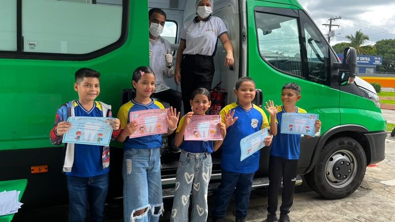 Unidade Móvel Odontológica leva atendimento direto às escolas de Coari