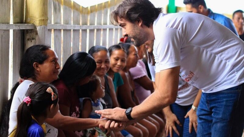Thiago Abrahim visita escolas na zona rural de Maués e reforça compromisso com a educação