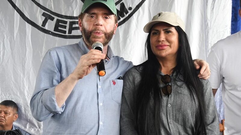 Plínio Valério anuncia Kelly Barbosa como suplente em chapa ao Senado durante agenda em Tefé