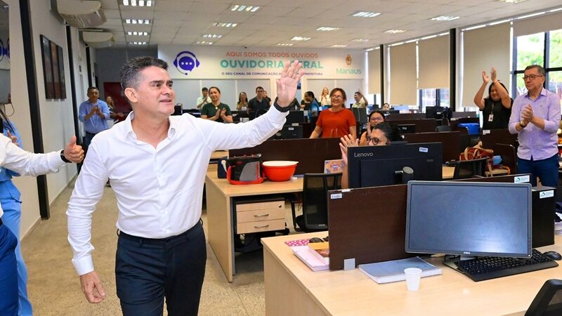 Prefeito David Almeida percorre sede da prefeitura, agradece servidores e reforça transição com foco na continuidade da gestão