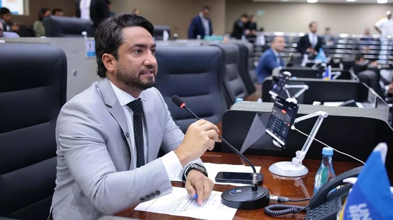 Diego Afonso destaca importância da Zona Franca de Manaus durante Tribuna Popular na CMM