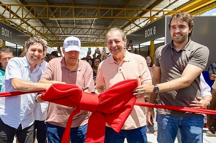 Omar Aziz participa de entrega de novos terminais pesqueiros em Itacoatiara ao lado de Eduardo Braga, prefeito Mário Abrahim e lideranças