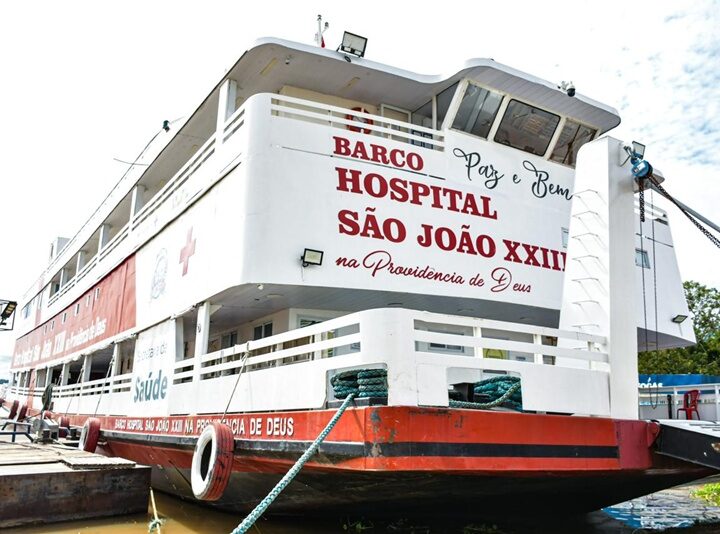 Barco Hospital São João XVIII realiza 29ª expedição em Tefé com atendimentos e cirurgias gratuitas.