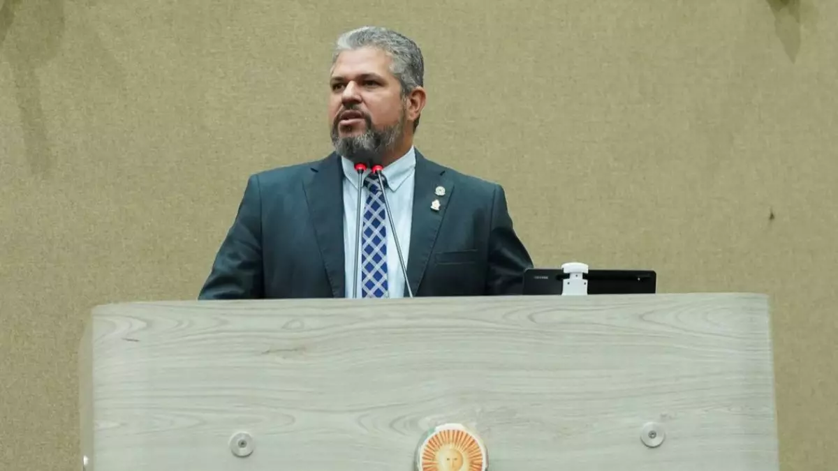 Na tribuna da CMM, Elan Alencar destaca suas ações no esporte, infraestrutura, cultura e social