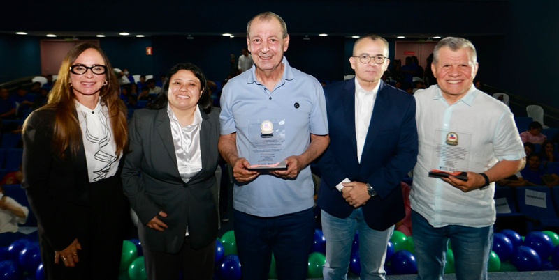 Omar Aziz destaca oportunidades da Zona Franca durante evento de formatura para centenas de jovens em Manaus