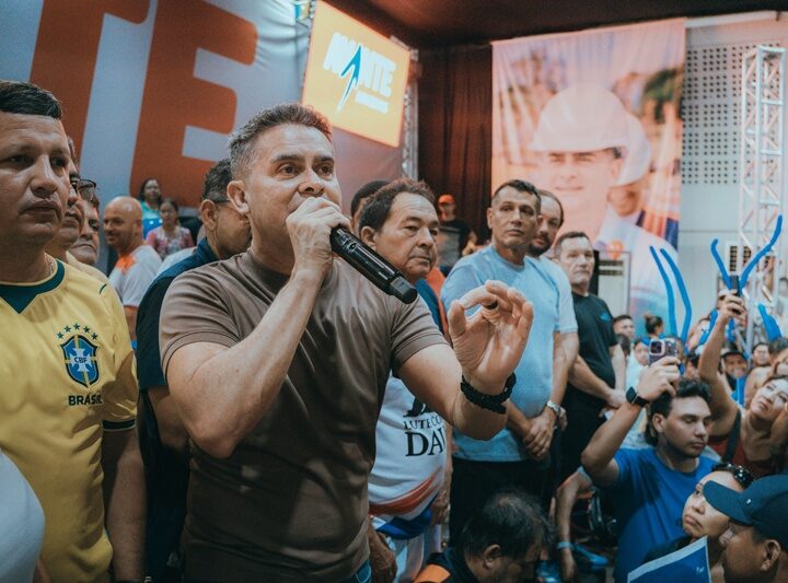 PDT reúne 2,7 mil pessoas, apresenta chapa completa e reforça aliança com David Almeida para 2026